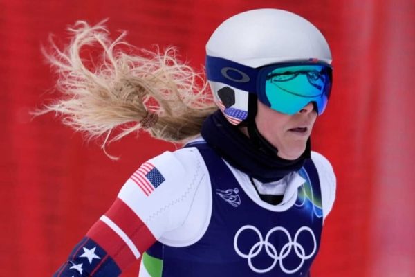 2026 Winter Olympics: Lindsey Vonn crashes in downhill skiing