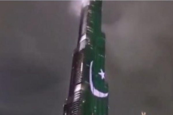 Histrionic Burj Khalifa lights up in green, white to mark Pakistan Day