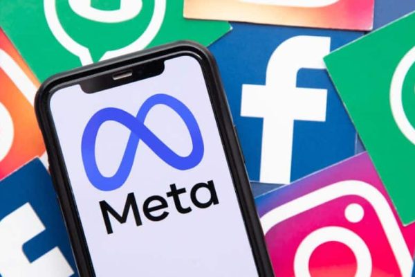 Pakistan, global users report Facebook, Instagram disruption