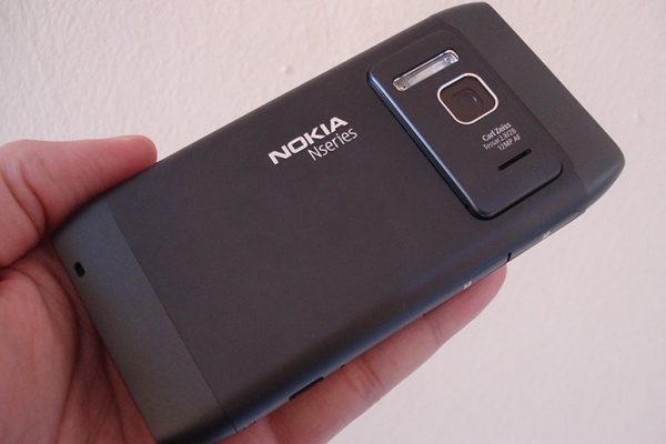The classic Nokia N8 might live again with this custom software
