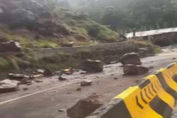 Murree landslide destroys buildings, no casualties reported