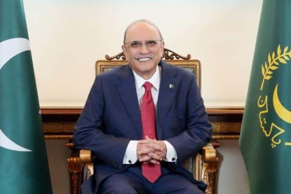 President Zardari approves awards for military personnel on Pakistan Day