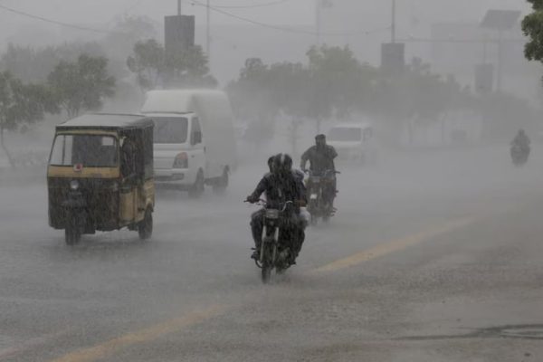 Lahore temperature to drop amid rain, thunderstorm forecast