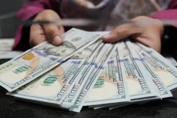 Record remittances push Pakistan from deficit to $459m surplus