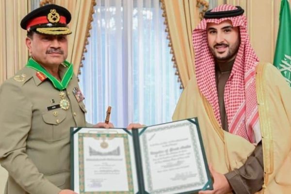 Saudi Defence Minister awards the highest military award to CDF Field Marshal Asim Munir