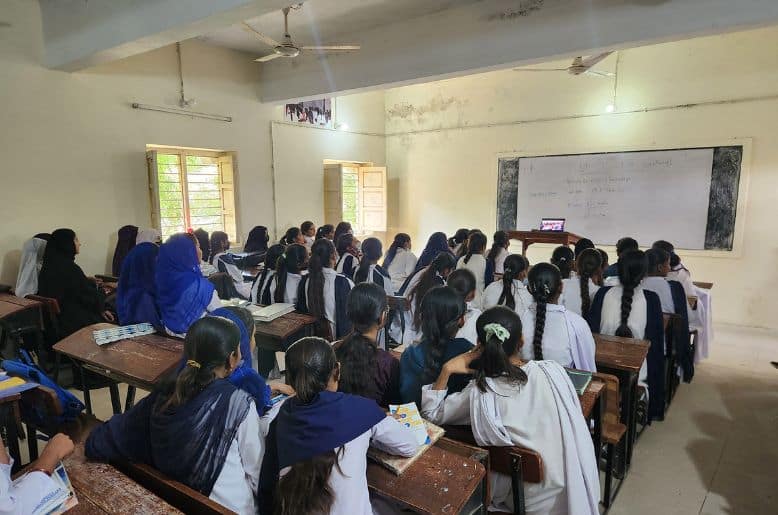 Sindh announces new timing for public colleges