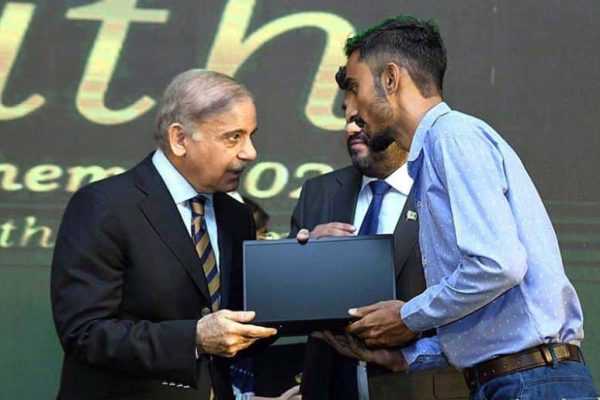 PM to distribute laptops to Karachi students next month