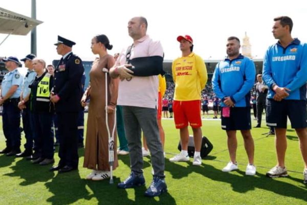 Bondi beach heroes honoured before fifth Ashes test