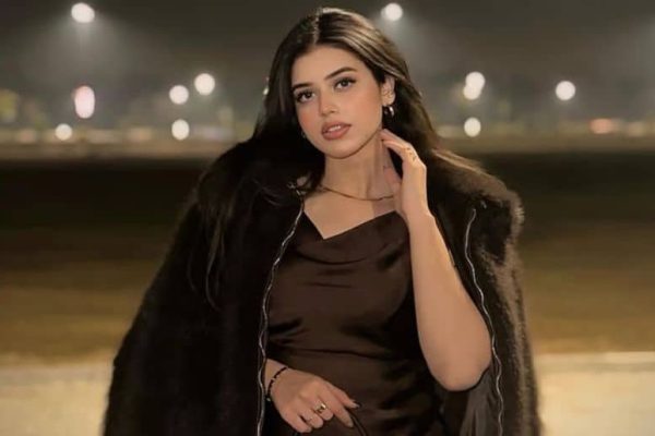 Tiktoker Alina Amir flies kite for the first time at Basant