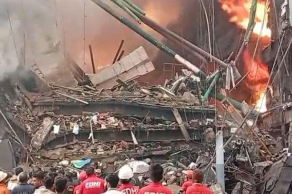 Karachi Gul Plaza’s death toll climbs to 14, over 60 missing