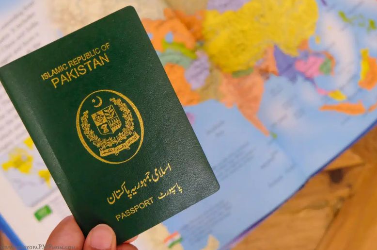 Which 30 countries can Pakistanis visit without regular visa
