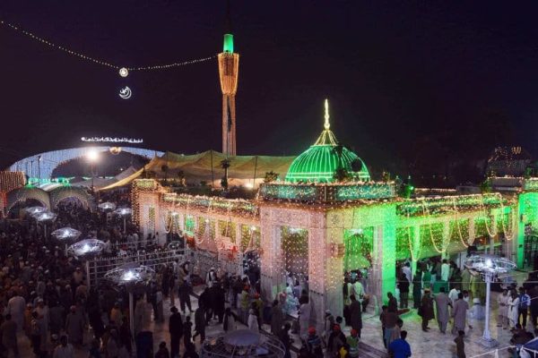 Everything You Need to Know About Data Darbar Road, Lahore