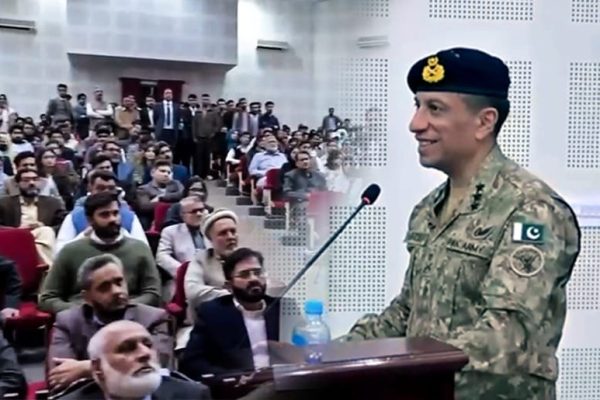 DG ISPR Briefs Students on Social Media Propaganda, Highlights Ground Realities