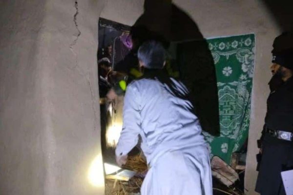 Roof collapse in Peshawar kills 6, several trapped