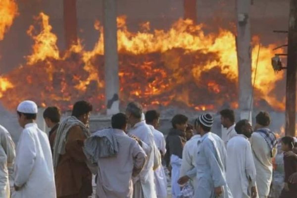 Fire erupts at new sabzi mandi, Karachi