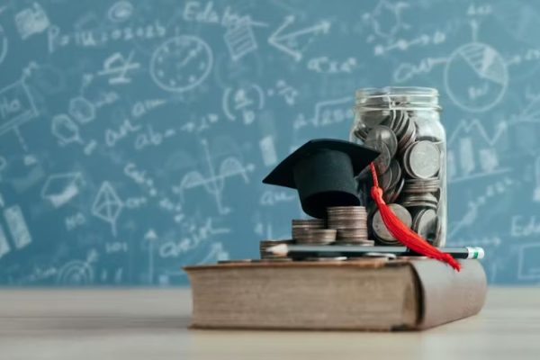 Allama Iqbal scholarships open for students