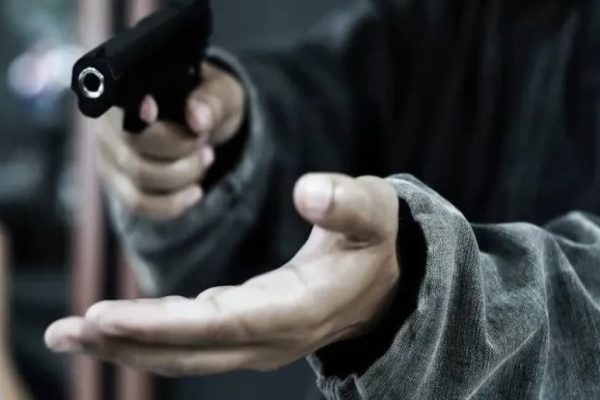 Man robbed moments after selling silver worth over Rs2 crore
