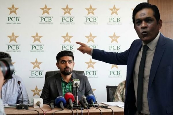 Former captain makes a surprising demand about Babar Azam