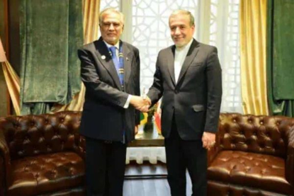 FM Ishaq Dar calls for restraint in call with Iranian counterpart Araghchi
