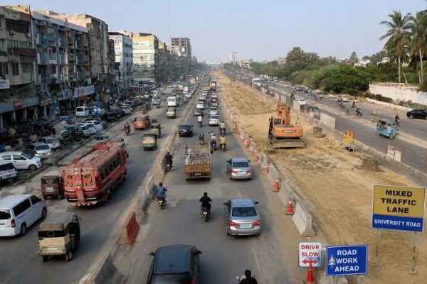 Karachi University Road’s mixed traffic lanes to open for daily commuters