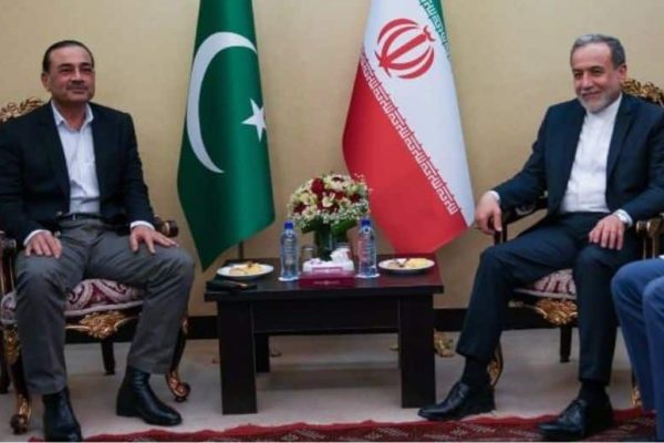 Field Marshal Asim Munir meets Iranian FM Araghchi in Tehran