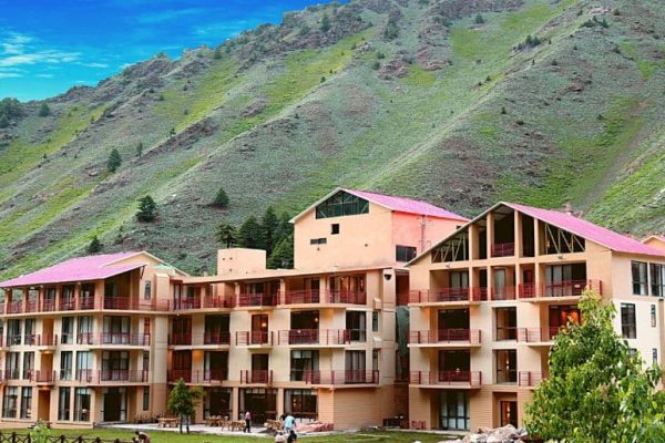Hotel rates rise in Naran after influx of tourists in valley