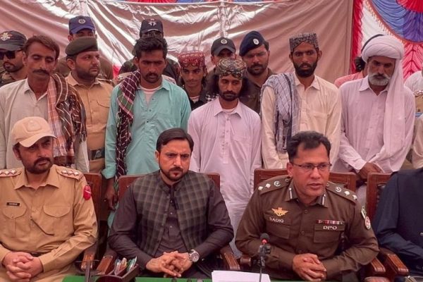 Laadi gang surrenders to DG Khan police, confirms DPO
