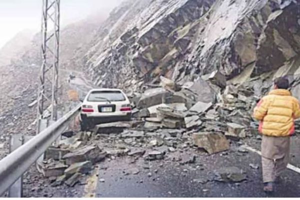 Karakoram Highway closed off due to landsliding