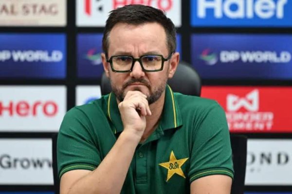 Mike Hesson defends Pakistan’s spin-friendly pitches against Australia