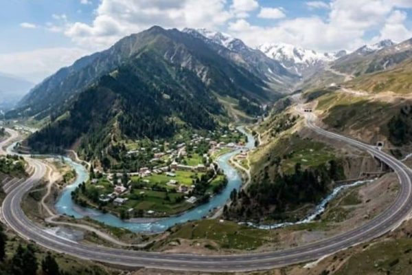Tourist’s vehicle falls into ravine in Kaghan Valley, deaths reported