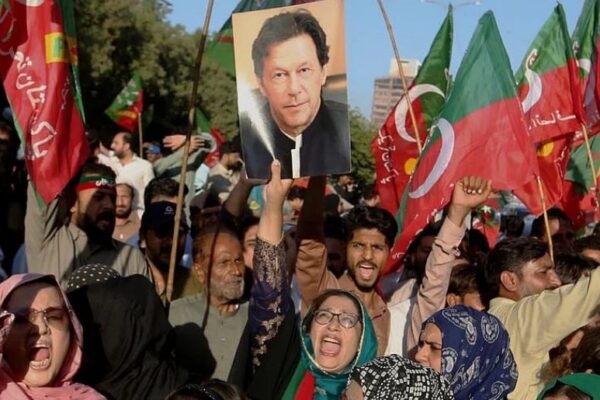 PTI welcomes SC order, asks supporters to stay away from hospital