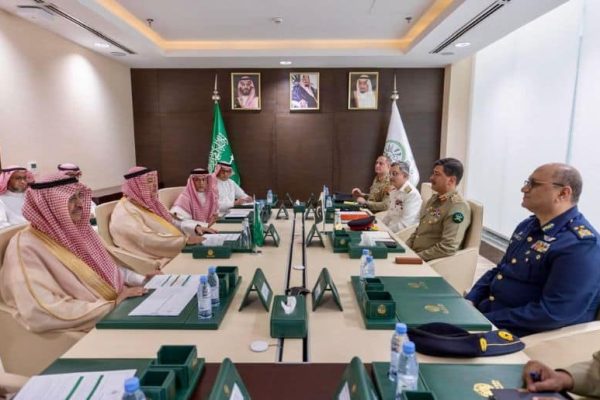 Pakistan, Saudi Arabia Review Defence Cooperation in Riyadh