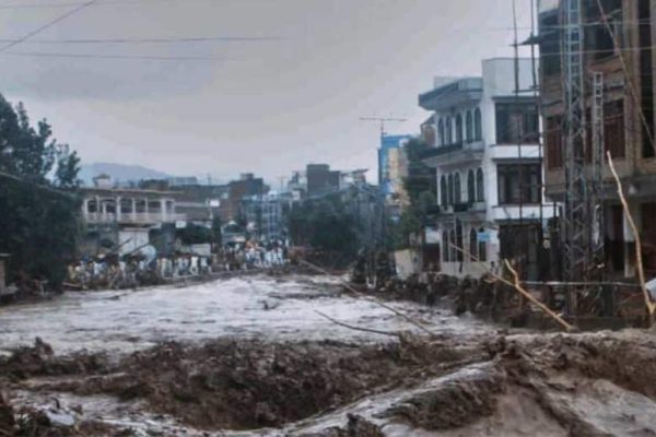 Jhang on high alert as Chenab River swells