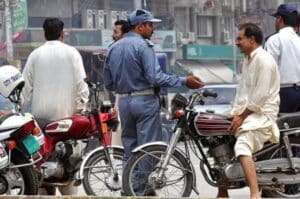 Punjab police crackdown traffic violators, punjab traffic police