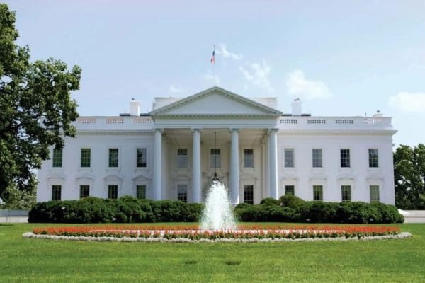 Reports of apparent gunshots outside White House, North Lawn evacuated