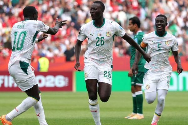 Senegal stay in World Cup hunt thanks to Pape Gueye
