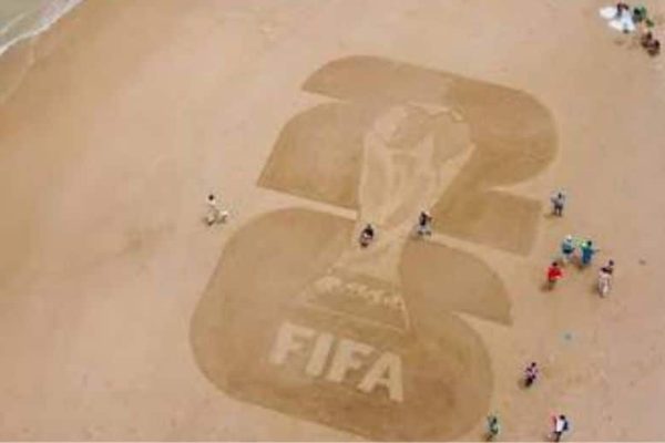 Stunning FIFA World Cup sand sculptures draw crowds at Gadani beach
