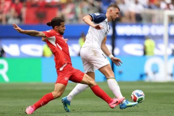 Switzerland beat Canada to top group B