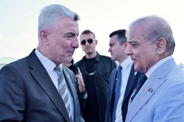 PM Shehbaz arrives in Istanbul for key Pakistan-Türkiye discussions