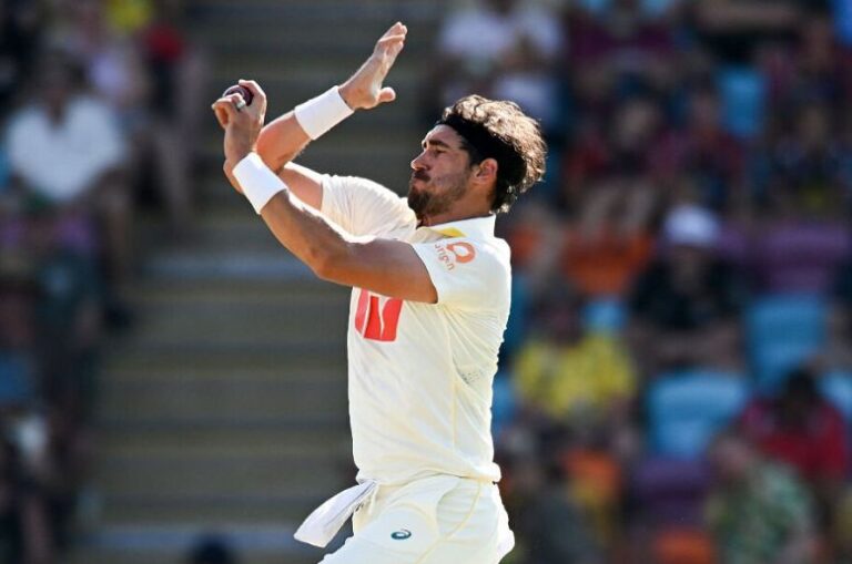 Mitchell Starc rewrites test cricket history in Darwin