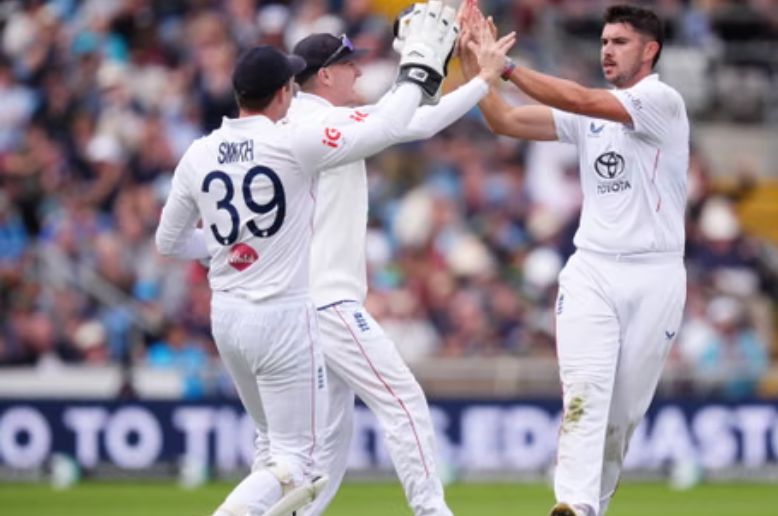 Pakistan in deep trouble against England on day 1 of first Test