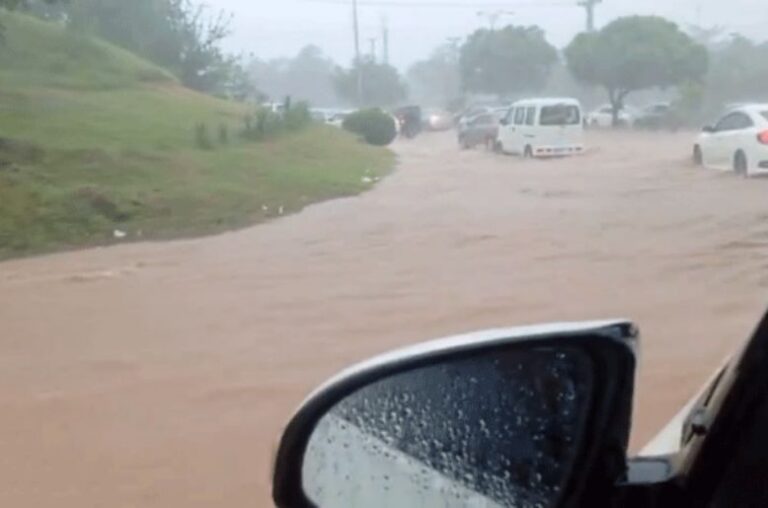 Heavy rain floods roads across Rawalpindi, Islamabad