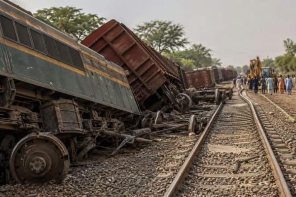 Freight train derailment disrupts rail traffic across Sindh
