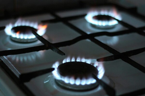 Govt plans shift from subsidised gas slabs to targeted relief