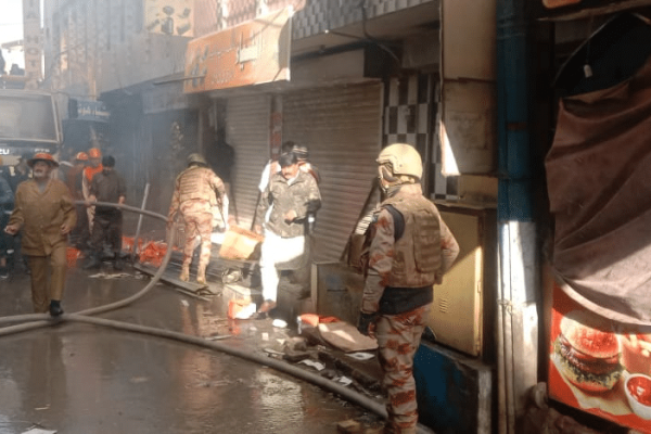 Fire erupts at Quetta’s Achakzai Plaza