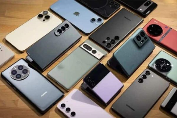 Govt reduces imported mobile phones price by Rs14,000