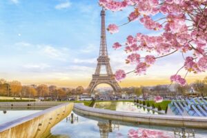 Internship opportunity in France that lets you live in Paris for months
