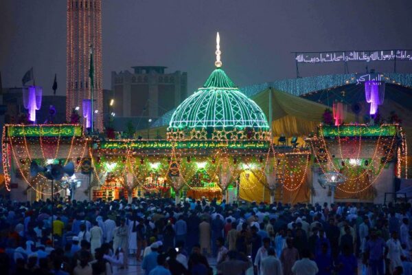 lahore holiday august 4, lahore holiday, lahore data darbar urs, data ganj bakhsh urs lahore today