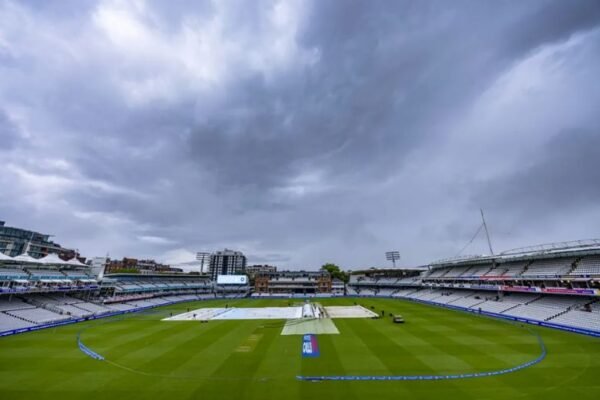 Pakistan wins toss, decides to bowl first against England