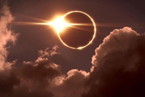 When and where can complete solar eclipse be seen?
